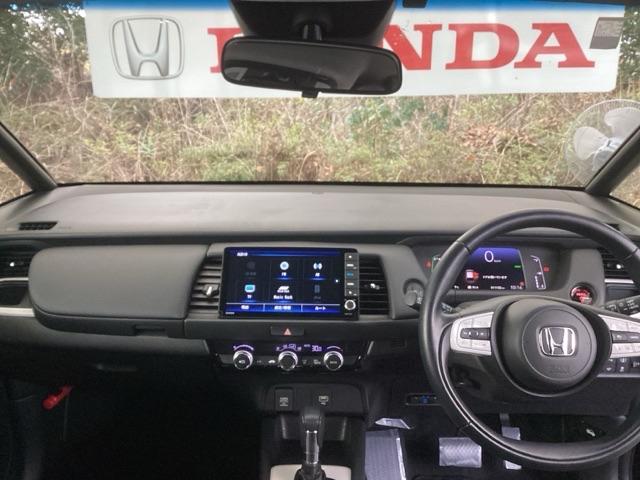 �t�����g�K���X���傫���A���C�h�Ȏ��E�ŉ^�]�����₷���Ȃ�悤�ɐݒ肳��Ă��܂��B