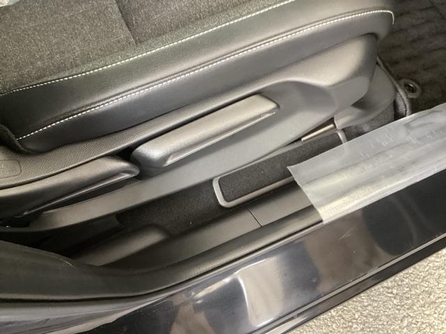 �蓮�̃��o�[���g���āA�V�[�g�̍�����w������̊p�x��ς��邱�Ƃ��ł��܂��B