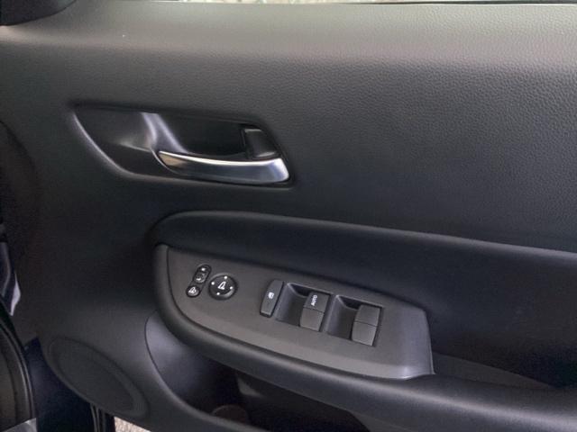 �y�p���[�E�B���h�E�X�C�b�`�z�����^�b�`�ŁA�p���[�E�C���h�E��h�A�~���[�𑀍�ł��܂��B