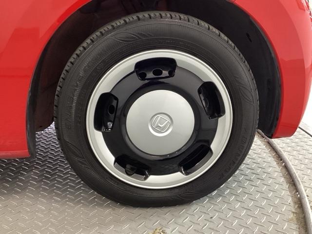 �X�`�[���z�C�[���ɂ́A�z���_�����̃z�C�[���J�o�[���t���Ă��܂��B