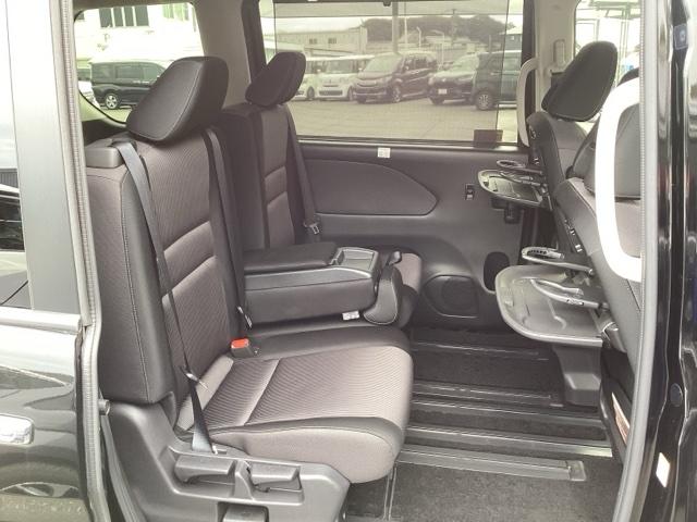 �Q��ڃL���v�e���V�[�g�ł��I�V�[�g�Ԃ��ʘH�ƂȂ邽�߁A�P��ڂ���R��ڂ܂ŁA���ׂĂ̐ȂփX���[�Y�Ɉړ��ł��܂��B