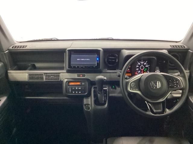 ���F���̂悢�C���p�l����ł��B����X�C�b�`��J�b�v�z���_�[���g���₷���ʒu�ɔz�u����Ă��܂��B