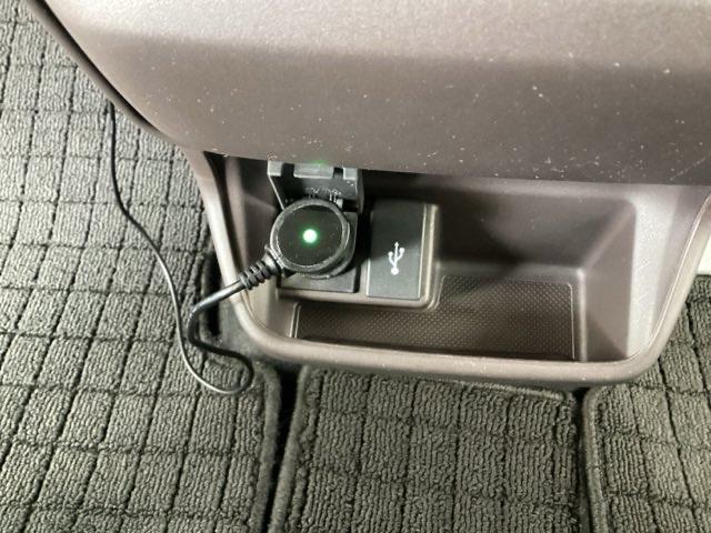 フリード G・ホンダセンシング メモリーナビ 両側電動スライドドア スマートキーPスタート USB入力 盗難防止システム 横滑防止装置 LEDランプ ナビTV 記録簿 リアカメ クルコン パワーウインド ウォークスルー エアバック(40枚目)