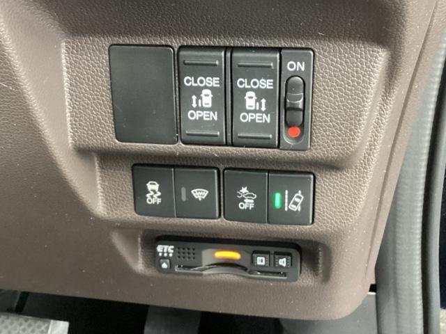フリード G・ホンダセンシング メモリーナビ 両側電動スライドドア スマートキーPスタート USB入力 盗難防止システム 横滑防止装置 LEDランプ ナビTV 記録簿 リアカメ クルコン パワーウインド ウォークスルー エアバック(46枚目)