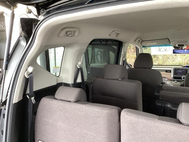 フリード G・ホンダセンシング メモリーナビ 両側電動スライドドア スマートキーPスタート USB入力 盗難防止システム 横滑防止装置 LEDランプ ナビTV 記録簿 リアカメ クルコン パワーウインド ウォークスルー エアバック(63枚目)