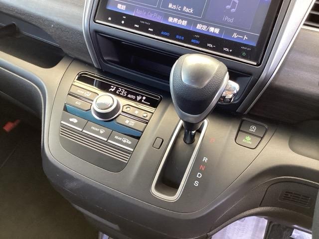 フリード G・ホンダセンシング ドラレコ ナビ Rカメラ ブルートゥース W電動ドア キーフリ スマートキーシステム イモビ カラーバックモニター 横滑防止装置 LEDランプ 整備点検記録簿 エアコン クルコン パワーウィンドウ(16枚目)