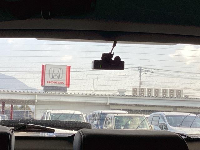 ヴェゼル ｅ：ＨＥＶＺ　メモリーナビ　ドラレコ　ＥＴＣ　リアカメラ　パワーＲゲート　盗難防止　スマートキ－　オートライト　キーフリーシステム　ＵＳＢポート　ＶＳＡ　バックカメラ付　ＡＡＣ　ソナー　ナビＴＶ　サイドエアバッグ（14枚目）