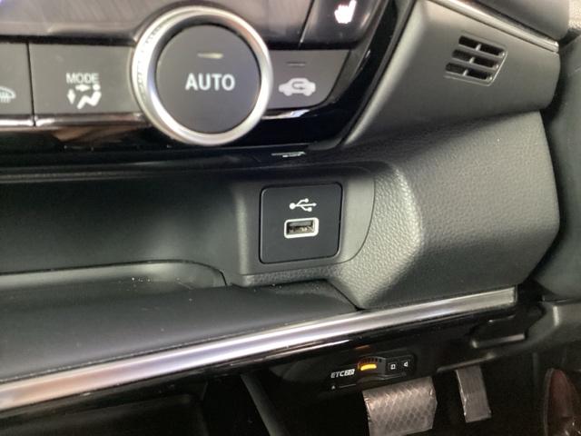 ヴェゼル ｅ：ＨＥＶＺ　メモリーナビ　ドラレコ　ＥＴＣ　リアカメラ　パワーＲゲート　盗難防止　スマートキ－　オートライト　キーフリーシステム　ＵＳＢポート　ＶＳＡ　バックカメラ付　ＡＡＣ　ソナー　ナビＴＶ　サイドエアバッグ（16枚目）