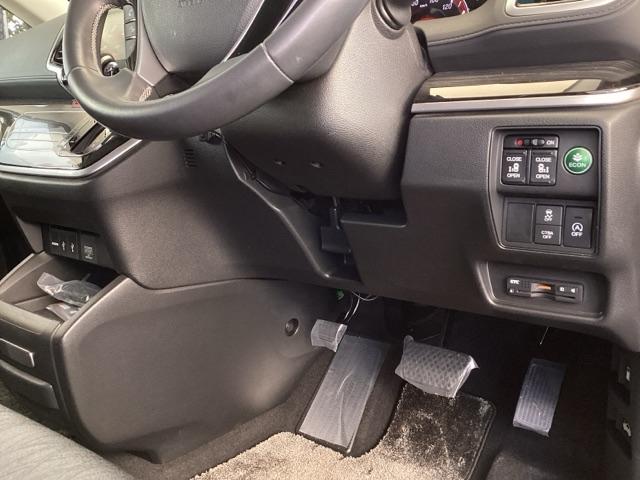 �����ŕ֗��Ȃd�s�b�A�d���X���C�h�h�A�A�R����悭����d�b�n�m�A�������h���u�r�`�Ȃǂ̃X�C�b�`�́A�^�]�Ȃ̉E���A��̓͂��₷���ʒu�ɂ���܂��B