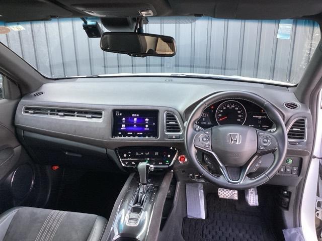 ヴェゼル ＲＳ・ホンダセンシング　純正メモリーナビ　ドラレコ　リアカメラ　誤発進抑制機能　イモビ　スマキー　地デジＴＶ　バックモニター　サイドＳＲＳ　Ｗエアバッグ　オートクルーズコントロール　シートヒータ　ＬＥＤライト　ナビ＆ＴＶ（2枚目）