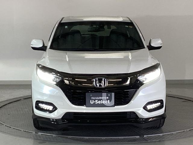 ヴェゼル ＲＳ・ホンダセンシング　純正メモリーナビ　ドラレコ　リアカメラ　誤発進抑制機能　イモビ　スマキー　地デジＴＶ　バックモニター　サイドＳＲＳ　Ｗエアバッグ　オートクルーズコントロール　シートヒータ　ＬＥＤライト　ナビ＆ＴＶ（6枚目）