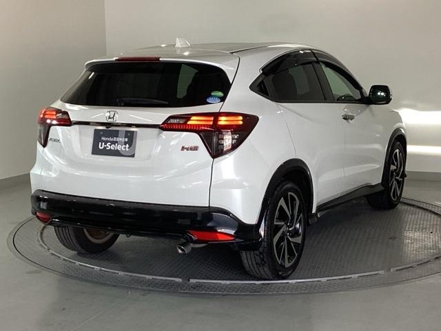 ヴェゼル ＲＳ・ホンダセンシング　純正メモリーナビ　ドラレコ　リアカメラ　誤発進抑制機能　イモビ　スマキー　地デジＴＶ　バックモニター　サイドＳＲＳ　Ｗエアバッグ　オートクルーズコントロール　シートヒータ　ＬＥＤライト　ナビ＆ＴＶ（8枚目）