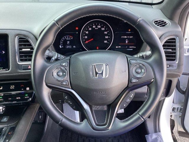 ヴェゼル ＲＳ・ホンダセンシング　純正メモリーナビ　ドラレコ　リアカメラ　誤発進抑制機能　イモビ　スマキー　地デジＴＶ　バックモニター　サイドＳＲＳ　Ｗエアバッグ　オートクルーズコントロール　シートヒータ　ＬＥＤライト　ナビ＆ＴＶ（14枚目）