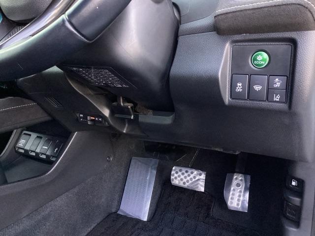 ヴェゼル ＲＳ・ホンダセンシング　純正メモリーナビ　ドラレコ　リアカメラ　誤発進抑制機能　イモビ　スマキー　地デジＴＶ　バックモニター　サイドＳＲＳ　Ｗエアバッグ　オートクルーズコントロール　シートヒータ　ＬＥＤライト　ナビ＆ＴＶ（15枚目）