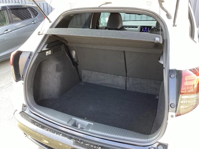 ヴェゼル ＲＳ・ホンダセンシング　純正メモリーナビ　ドラレコ　リアカメラ　誤発進抑制機能　イモビ　スマキー　地デジＴＶ　バックモニター　サイドＳＲＳ　Ｗエアバッグ　オートクルーズコントロール　シートヒータ　ＬＥＤライト　ナビ＆ＴＶ（18枚目）