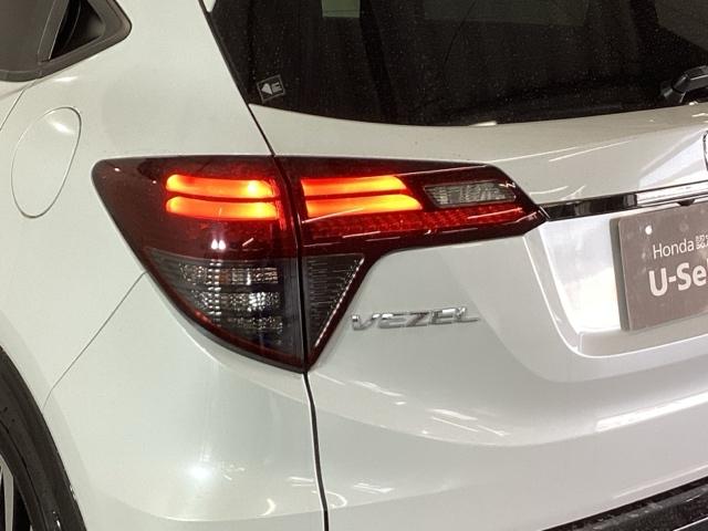 ヴェゼル ＲＳ・ホンダセンシング　純正メモリーナビ　ドラレコ　リアカメラ　誤発進抑制機能　イモビ　スマキー　地デジＴＶ　バックモニター　サイドＳＲＳ　Ｗエアバッグ　オートクルーズコントロール　シートヒータ　ＬＥＤライト　ナビ＆ＴＶ（28枚目）