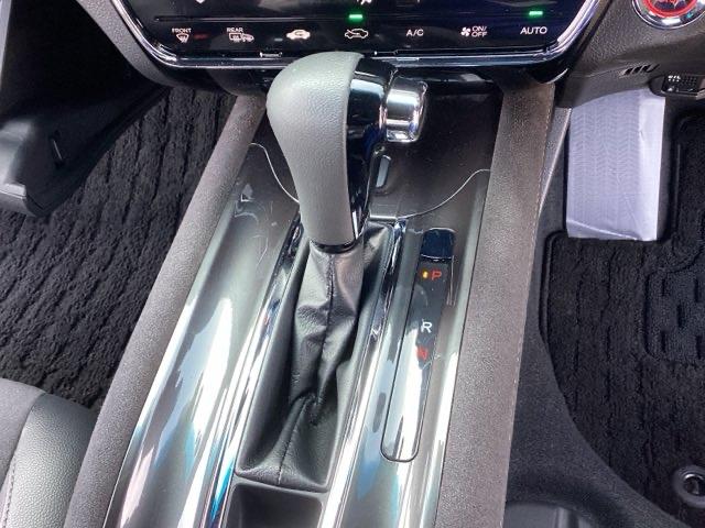 ヴェゼル ＲＳ・ホンダセンシング　純正メモリーナビ　ドラレコ　リアカメラ　誤発進抑制機能　イモビ　スマキー　地デジＴＶ　バックモニター　サイドＳＲＳ　Ｗエアバッグ　オートクルーズコントロール　シートヒータ　ＬＥＤライト　ナビ＆ＴＶ（39枚目）