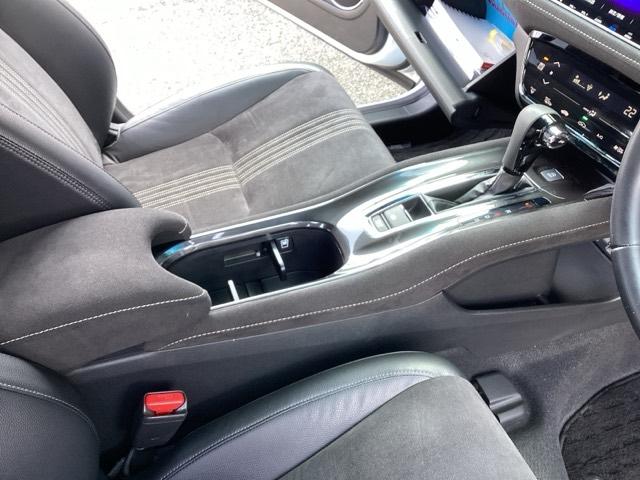 ヴェゼル ＲＳ・ホンダセンシング　純正メモリーナビ　ドラレコ　リアカメラ　誤発進抑制機能　イモビ　スマキー　地デジＴＶ　バックモニター　サイドＳＲＳ　Ｗエアバッグ　オートクルーズコントロール　シートヒータ　ＬＥＤライト　ナビ＆ＴＶ（41枚目）