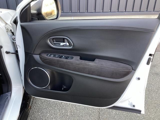 ヴェゼル ＲＳ・ホンダセンシング　純正メモリーナビ　ドラレコ　リアカメラ　誤発進抑制機能　イモビ　スマキー　地デジＴＶ　バックモニター　サイドＳＲＳ　Ｗエアバッグ　オートクルーズコントロール　シートヒータ　ＬＥＤライト　ナビ＆ＴＶ（52枚目）