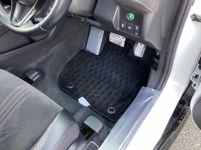 ヴェゼル ＲＳ・ホンダセンシング　純正メモリーナビ　ドラレコ　リアカメラ　誤発進抑制機能　イモビ　スマキー　地デジＴＶ　バックモニター　サイドＳＲＳ　Ｗエアバッグ　オートクルーズコントロール　シートヒータ　ＬＥＤライト　ナビ＆ＴＶ（53枚目）
