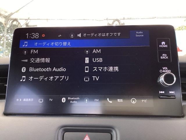 ヴェゼル ｅ：ＨＥＶＺ　ナビ　Ｒカメラ　ブルートゥース　フルセグＴＶ　Ｓヒータ　定期点検記録簿　電動テールゲート　サイドエアバッグ　後カメラ　前後障害物センサー　横滑防止装置　エアコン　ＬＥＤヘットライト　パワステ　ＡＢＳ（11枚目）