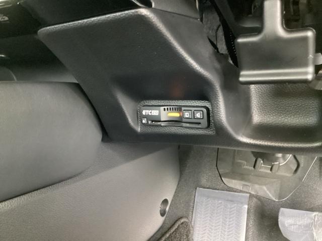 ヴェゼル ｅ：ＨＥＶＺ　ナビ　Ｒカメラ　ブルートゥース　フルセグＴＶ　Ｓヒータ　定期点検記録簿　電動テールゲート　サイドエアバッグ　後カメラ　前後障害物センサー　横滑防止装置　エアコン　ＬＥＤヘットライト　パワステ　ＡＢＳ（13枚目）