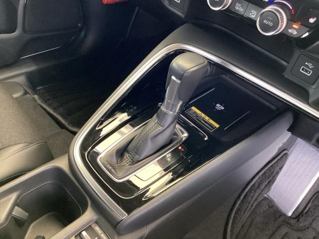 ヴェゼル ｅ：ＨＥＶＺ　ナビ　Ｒカメラ　ブルートゥース　フルセグＴＶ　Ｓヒータ　定期点検記録簿　電動テールゲート　サイドエアバッグ　後カメラ　前後障害物センサー　横滑防止装置　エアコン　ＬＥＤヘットライト　パワステ　ＡＢＳ（19枚目）