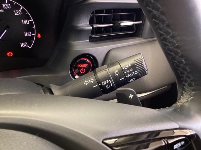 ヴェゼル ｅ：ＨＥＶＺ　ナビ　Ｒカメラ　ブルートゥース　フルセグＴＶ　Ｓヒータ　定期点検記録簿　電動テールゲート　サイドエアバッグ　後カメラ　前後障害物センサー　横滑防止装置　エアコン　ＬＥＤヘットライト　パワステ　ＡＢＳ（24枚目）