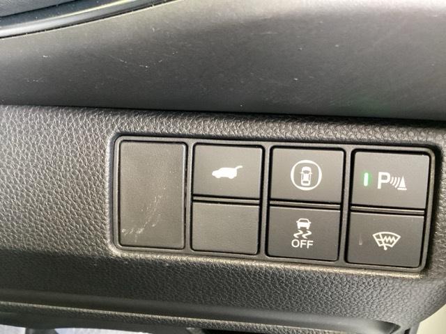 ヴェゼル ｅ：ＨＥＶＺ　ナビ　Ｒカメラ　ブルートゥース　フルセグＴＶ　Ｓヒータ　定期点検記録簿　電動テールゲート　サイドエアバッグ　後カメラ　前後障害物センサー　横滑防止装置　エアコン　ＬＥＤヘットライト　パワステ　ＡＢＳ（26枚目）