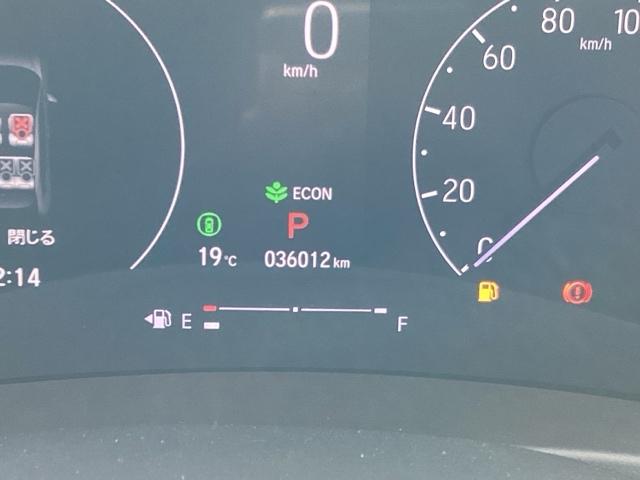 ヴェゼル ｅ：ＨＥＶＺ　ナビ　Ｒカメラ　ブルートゥース　フルセグＴＶ　Ｓヒータ　定期点検記録簿　電動テールゲート　サイドエアバッグ　後カメラ　前後障害物センサー　横滑防止装置　エアコン　ＬＥＤヘットライト　パワステ　ＡＢＳ（32枚目）