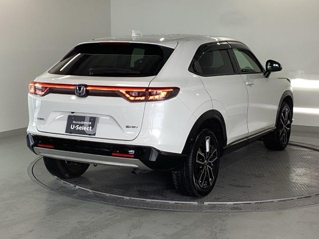 ヴェゼル ｅ：ＨＥＶＺ　純正メモリーナビ　ドラレコ　リアカメラ　Ｓヒータ　地デジフルセグＴＶ　定期点検記録簿　電動テールゲート　サイドエアバッグ　後カメラ　前後障害物センサー　横滑防止装置　エアコン　ＬＥＤヘットライト（8枚目）