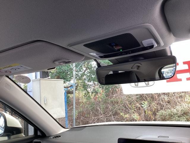 ヴェゼル ｅ：ＨＥＶＺ　純正メモリーナビ　ドラレコ　リアカメラ　Ｓヒータ　地デジフルセグＴＶ　定期点検記録簿　電動テールゲート　サイドエアバッグ　後カメラ　前後障害物センサー　横滑防止装置　エアコン　ＬＥＤヘットライト（10枚目）