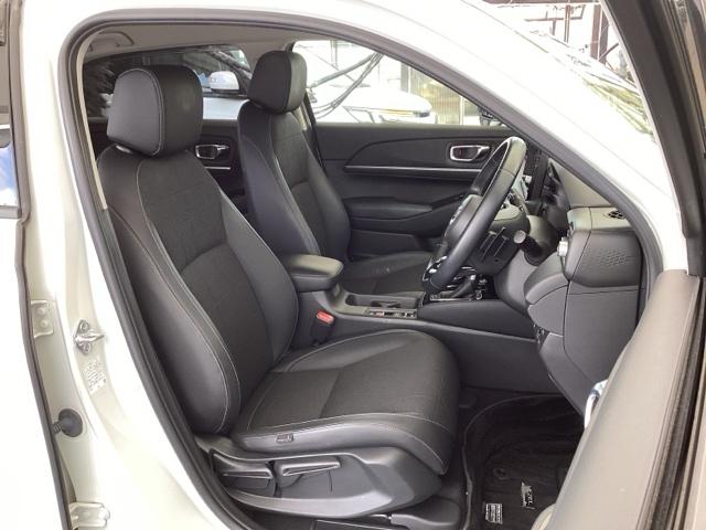 ヴェゼル ｅ：ＨＥＶＺ　純正メモリーナビ　ドラレコ　リアカメラ　Ｓヒータ　地デジフルセグＴＶ　定期点検記録簿　電動テールゲート　サイドエアバッグ　後カメラ　前後障害物センサー　横滑防止装置　エアコン　ＬＥＤヘットライト（16枚目）