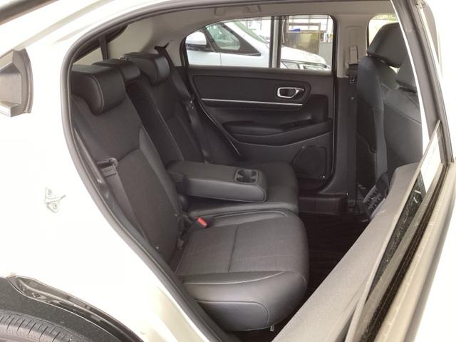 ヴェゼル ｅ：ＨＥＶＺ　純正メモリーナビ　ドラレコ　リアカメラ　Ｓヒータ　地デジフルセグＴＶ　定期点検記録簿　電動テールゲート　サイドエアバッグ　後カメラ　前後障害物センサー　横滑防止装置　エアコン　ＬＥＤヘットライト（17枚目）