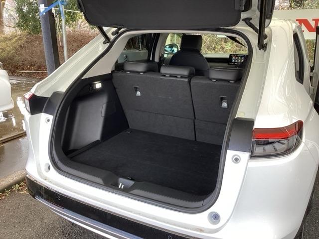 ヴェゼル ｅ：ＨＥＶＺ　純正メモリーナビ　ドラレコ　リアカメラ　Ｓヒータ　地デジフルセグＴＶ　定期点検記録簿　電動テールゲート　サイドエアバッグ　後カメラ　前後障害物センサー　横滑防止装置　エアコン　ＬＥＤヘットライト（18枚目）