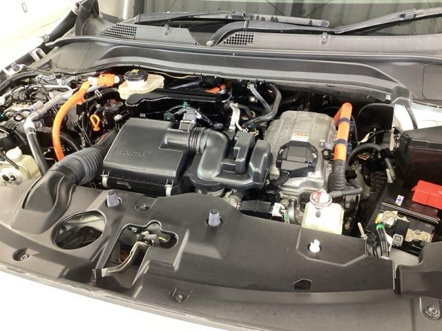 ヴェゼル ｅ：ＨＥＶＺ　純正メモリーナビ　ドラレコ　リアカメラ　Ｓヒータ　地デジフルセグＴＶ　定期点検記録簿　電動テールゲート　サイドエアバッグ　後カメラ　前後障害物センサー　横滑防止装置　エアコン　ＬＥＤヘットライト（20枚目）