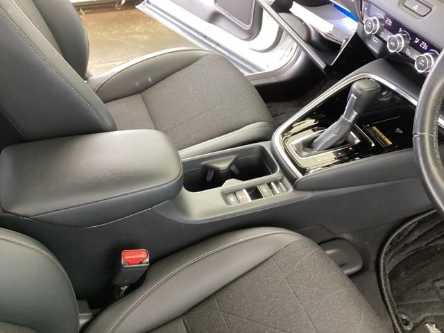 ヴェゼル ｅ：ＨＥＶＺ　純正メモリーナビ　ドラレコ　リアカメラ　Ｓヒータ　地デジフルセグＴＶ　定期点検記録簿　電動テールゲート　サイドエアバッグ　後カメラ　前後障害物センサー　横滑防止装置　エアコン　ＬＥＤヘットライト（41枚目）