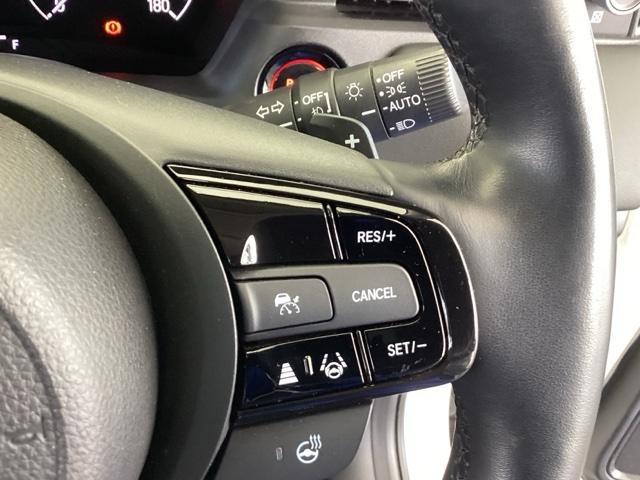 ヴェゼル ｅ：ＨＥＶＺ　純正メモリーナビ　ドラレコ　リアカメラ　Ｓヒータ　地デジフルセグＴＶ　定期点検記録簿　電動テールゲート　サイドエアバッグ　後カメラ　前後障害物センサー　横滑防止装置　エアコン　ＬＥＤヘットライト（43枚目）