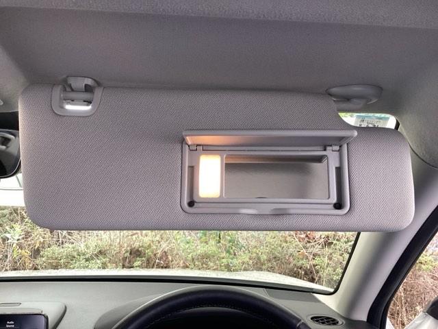 ヴェゼル ｅ：ＨＥＶＺ　純正メモリーナビ　ドラレコ　リアカメラ　Ｓヒータ　地デジフルセグＴＶ　定期点検記録簿　電動テールゲート　サイドエアバッグ　後カメラ　前後障害物センサー　横滑防止装置　エアコン　ＬＥＤヘットライト（49枚目）