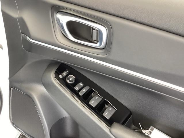 ヴェゼル ｅ：ＨＥＶＺ　純正メモリーナビ　ドラレコ　リアカメラ　Ｓヒータ　地デジフルセグＴＶ　定期点検記録簿　電動テールゲート　サイドエアバッグ　後カメラ　前後障害物センサー　横滑防止装置　エアコン　ＬＥＤヘットライト（53枚目）