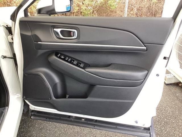 ヴェゼル ｅ：ＨＥＶＺ　純正メモリーナビ　ドラレコ　リアカメラ　Ｓヒータ　地デジフルセグＴＶ　定期点検記録簿　電動テールゲート　サイドエアバッグ　後カメラ　前後障害物センサー　横滑防止装置　エアコン　ＬＥＤヘットライト（54枚目）