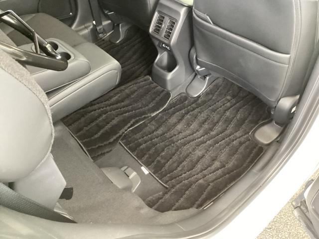 ヴェゼル ｅ：ＨＥＶＺ　純正メモリーナビ　ドラレコ　リアカメラ　Ｓヒータ　地デジフルセグＴＶ　定期点検記録簿　電動テールゲート　サイドエアバッグ　後カメラ　前後障害物センサー　横滑防止装置　エアコン　ＬＥＤヘットライト（63枚目）