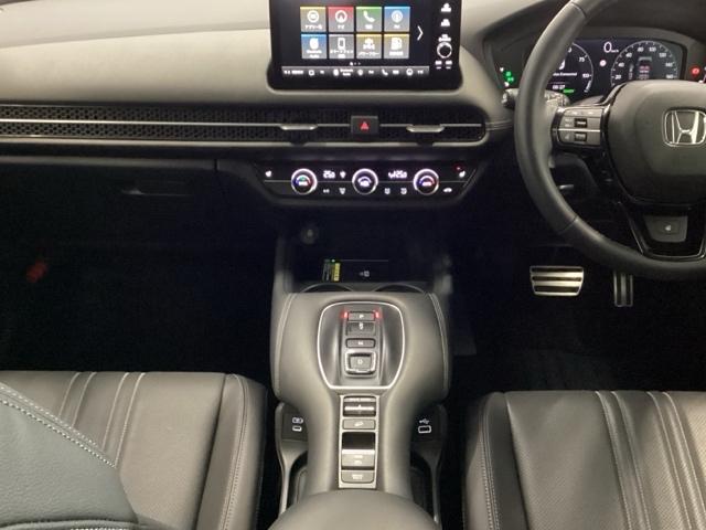 �p�[�L���O�u���[�L�̓X�}�[�g�ȓd�q���䎮�ƍ��킹�ďa�؎����Ƀu���[�L�y�_�����瑫�𗣂��Ă���ԏ�Ԃ�ێ����Ă����I�[�g�u���[�L�z�[���h�@�\�ŉ^�]���y�ɂȂ�܂��B�X�^�[�g�̓A�N�Z���y�_���𓥂ނ���