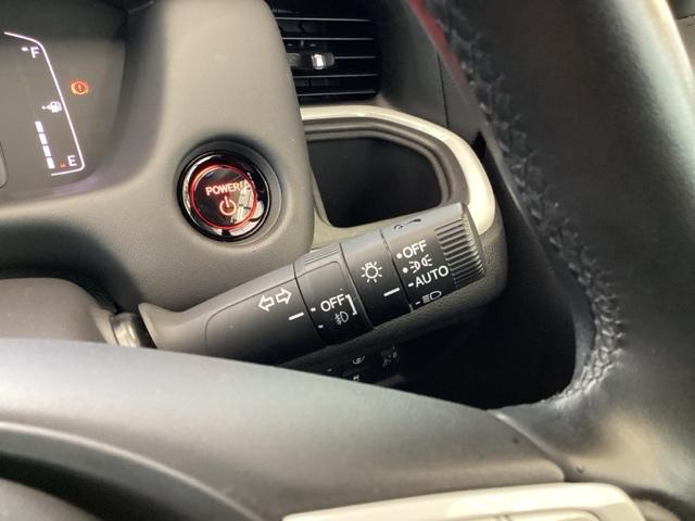 フィット ｅ：ＨＥＶホーム　ナビ　Ｒカメラ　ブルートゥース　フルセグＴＶ　フルセグ地デジＴＶ　助手席エアバック　衝突軽減ブレ－キ　前後障害物センサー　アクティブクルーズコントロール　ＤＶＤ再生可　ＥＴＣ付　整備記録簿　ＵＳＢ（20枚目）