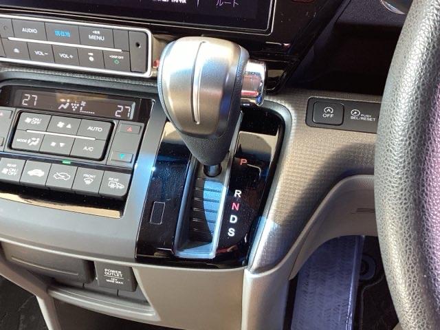 ���R�Ɏ肪�͂��A���쐫�̗ǂ��C���p�l�V�t�g�ɁA�p�[�L���O�u���[�L�́A�t�b�g�u���[�L�^�C�v�Ȃ̂ŁA�^�]�ȂƏ���Ȃ̊Ԃ͂������肵�Ă��܂��B