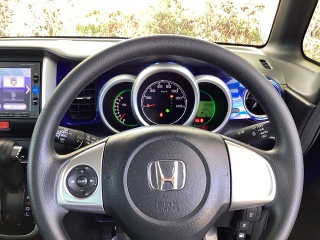 Ｎ－ＢＯＸ ＧＳＳパッケージ　ナビ　Ｒカメラ　ブルートゥース　フルセグＴＶ　Ｉ－ＳＴＯＰ　ＷエアＢ　ＤＶＤオーディオ　ＳＲＳ　メンテナンスノート　セキュリティーアラーム　Ｂカメ　スマートキー付き　フロントベンチシート　ＥＳＣ（20枚目）