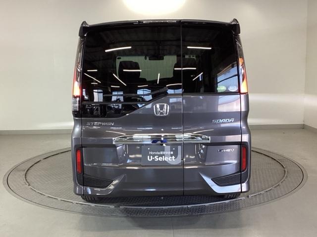 ステップワゴンスパーダ ｅ：ＨＥＶスパーダＧホンダセンシング　純正ナビ　フルセグ　７人乗り　ＰＷ　ＬＥＤヘッドライト　ＵＳＢ　セキュリティアラーム　オートクルーズコントロール　ＥＴＣ　スマートキー　ＤＶＤ再生可能　ウォークスルー　ナビ＆ＴＶ　キーレス　３列シート（9枚目）