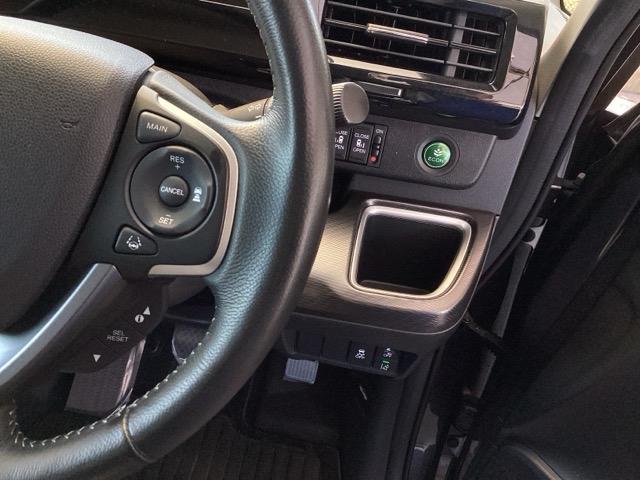 ステップワゴンスパーダ ｅ：ＨＥＶスパーダＧホンダセンシング　純正ナビ　フルセグ　７人乗り　ＰＷ　ＬＥＤヘッドライト　ＵＳＢ　セキュリティアラーム　オートクルーズコントロール　ＥＴＣ　スマートキー　ＤＶＤ再生可能　ウォークスルー　ナビ＆ＴＶ　キーレス　３列シート（47枚目）