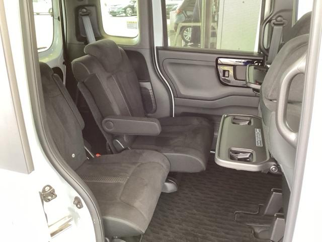 Ｎ－ＢＯＸカスタム Ｌ　純正メモリーナビ　シートヒーター　ＥＴＣ　スマートキーシステム　リヤカメラ　サイドカーテンエアバック　記録簿　ナビ＆ＴＶ　ＵＳＢポート　ＬＥＤ　キーフリー　両側スライド片側電動ドア　パワーステアリング（17枚目）