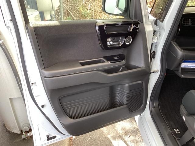 Ｎ－ＢＯＸカスタム Ｌ　純正メモリーナビ　シートヒーター　ＥＴＣ　スマートキーシステム　リヤカメラ　サイドカーテンエアバック　記録簿　ナビ＆ＴＶ　ＵＳＢポート　ＬＥＤ　キーフリー　両側スライド片側電動ドア　パワーステアリング（33枚目）